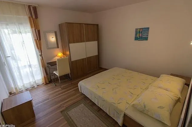 Oma & Opa Apartamento Banjol