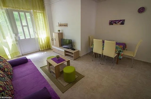 Oma & Opa Apartamento Banjol